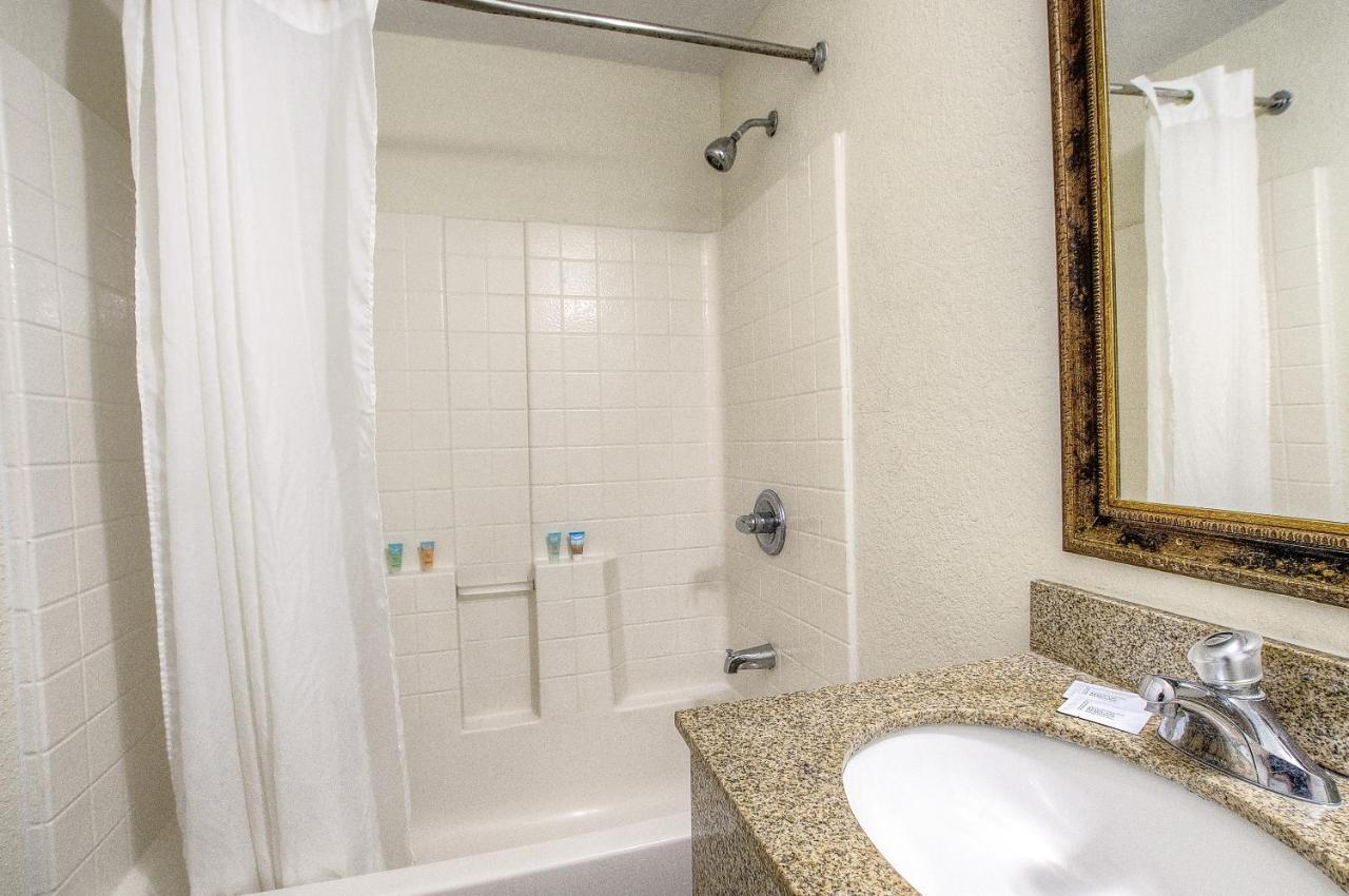 La Bella Oceanfront Inn - Daytona เดย์โทนาบีช ภายนอก รูปภาพ