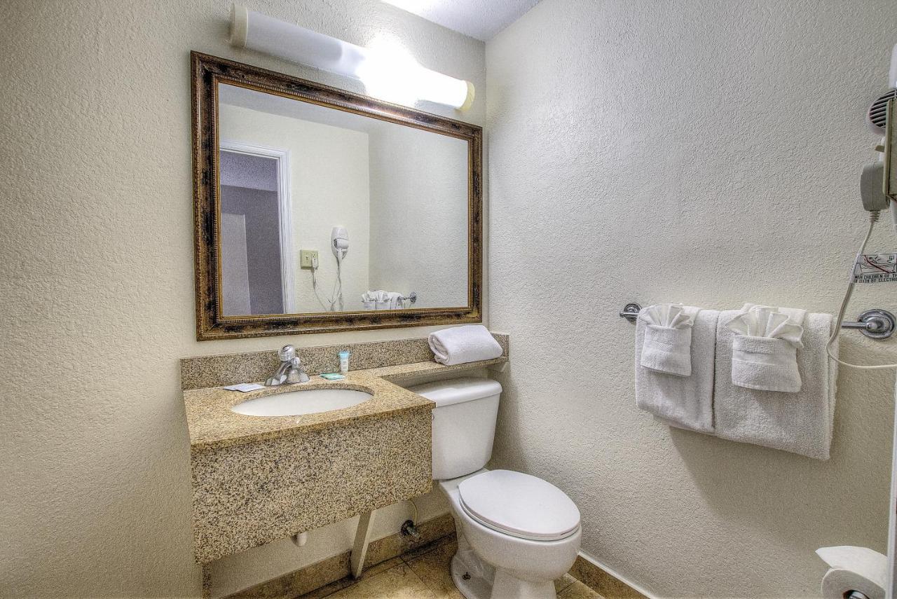 La Bella Oceanfront Inn - Daytona เดย์โทนาบีช ภายนอก รูปภาพ
